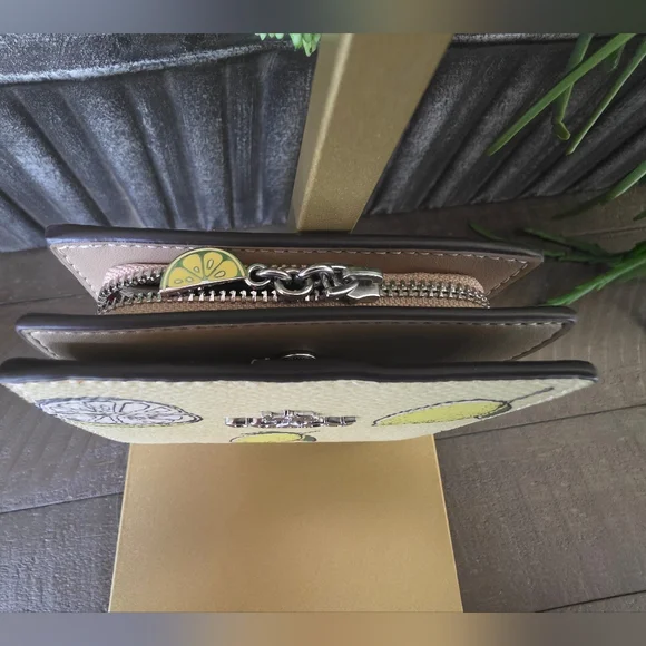 Coach Teri Shoulder Bag/Crossbody Lemon Print Coated Canvas With Matching Wallet - Picture 13 of 15